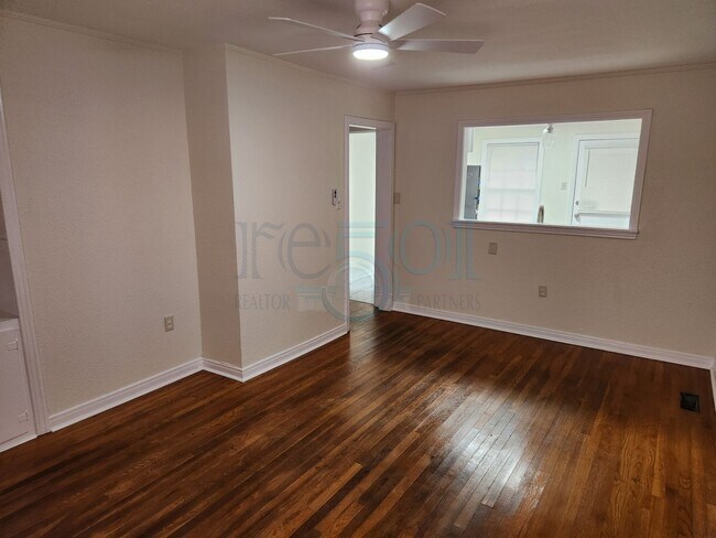 Photo - Elm, 200-202 N. Duplex Unit N. Elm, 200