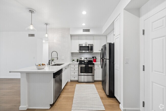 2BR, 2BA - 1,112SF - Kitchen