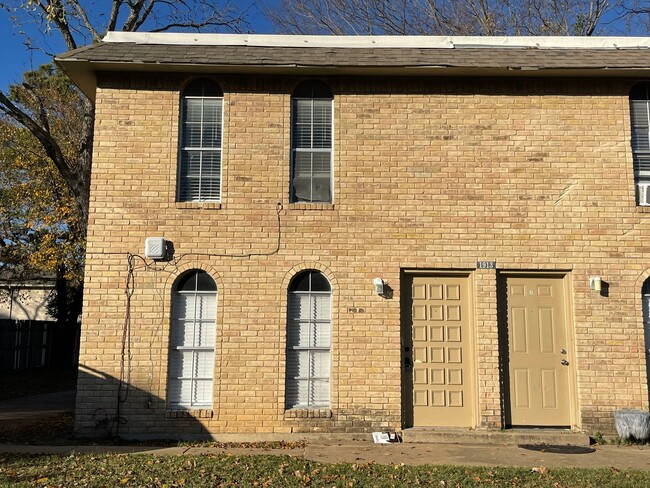 Photo - 2 Bedroom 1.5 Bath 2 Story Duplex!