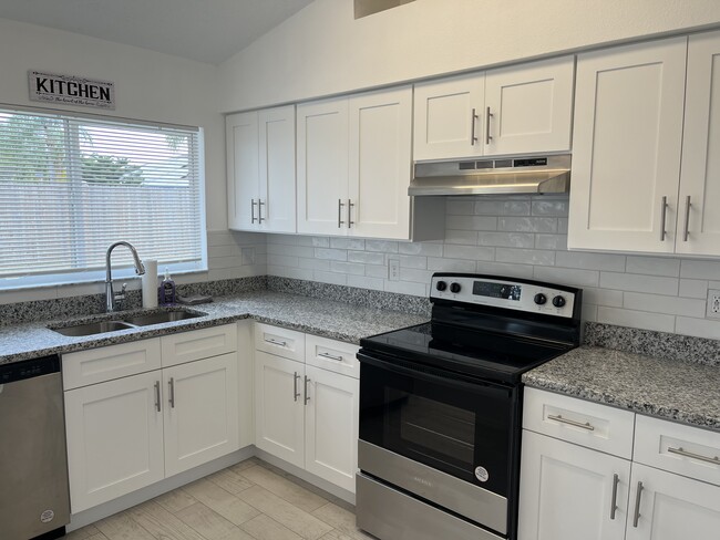 Brand new kitchen with new appliances - 12112 Buffington Ln House