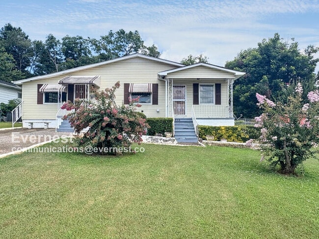 Photo - 1549 Elm St SW