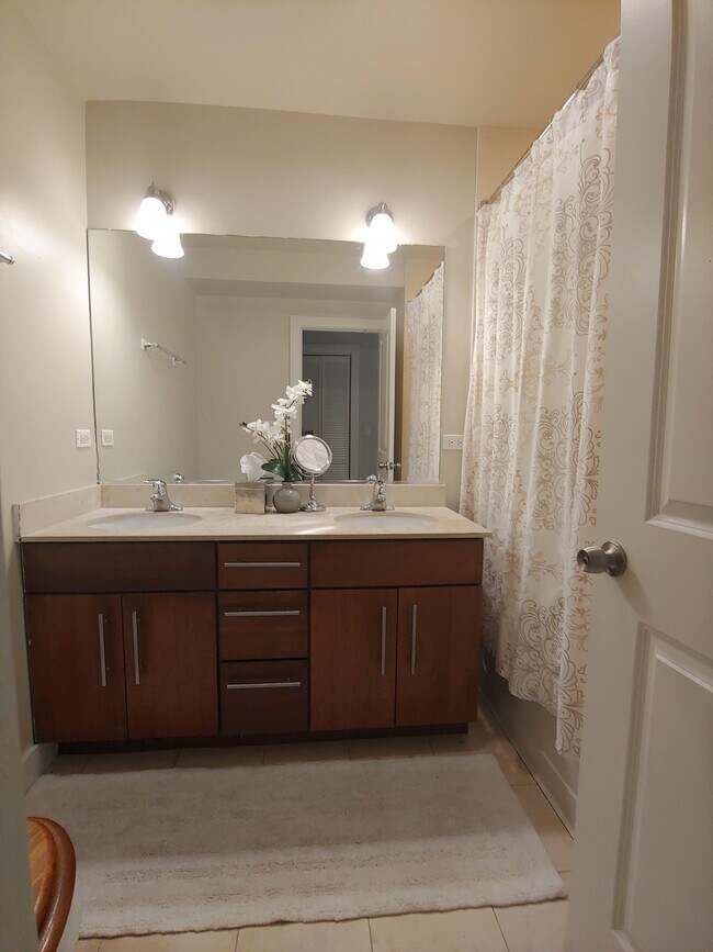 Photo - 4226-30 N. Whipple St.