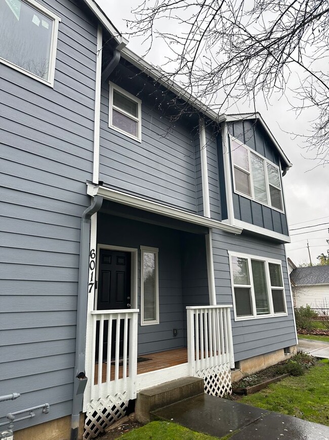 Photo - BEAUTIFUL 3 BEDROOM 2 1/2 BATH HOME IN ST. JOHN'S ACROSS FROM MCKENNA PARK JUST BLOCKS TO UNIVERS...