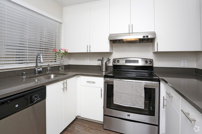2BR, 1 BA