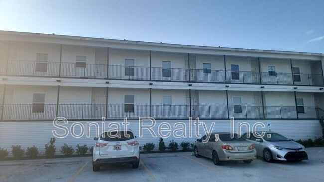 Building Photo - 4504 Pontchartrain Dr Unit 2-E