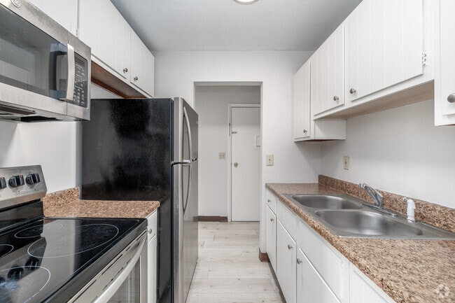 2BR, 1BA - 800SF - Kitchen
