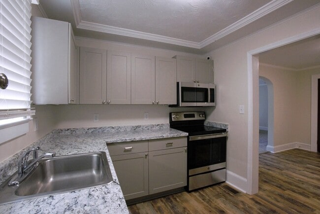 Kit - 319 23rd St Unit Apt 1