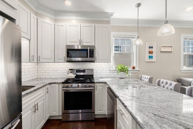 Photo - Amazing 3br/2ba with off-street parking in...