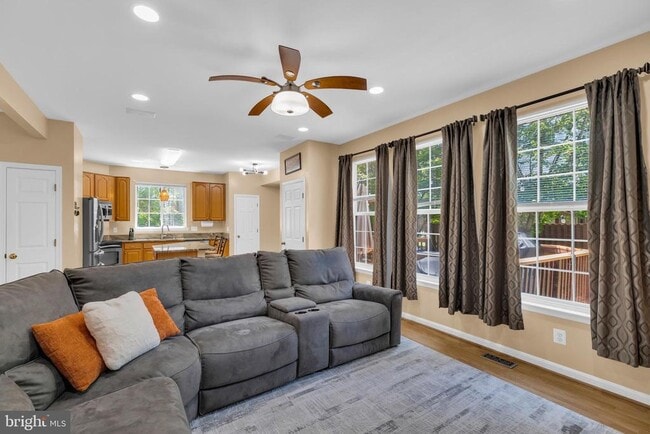 Photo - 6802 Dewars Way