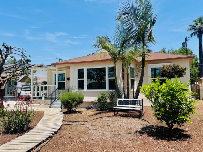 Photo - 6534 Balcom Ave Casa