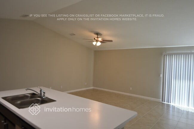 Photo - 242 SW Airview Ave