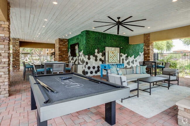 Main Pool - The Laurel Apartments