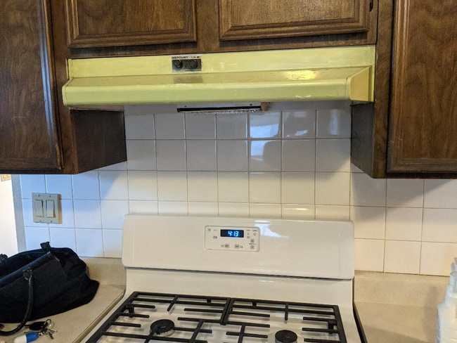 COCINA/CAMPANA - 2133 Casita Ct