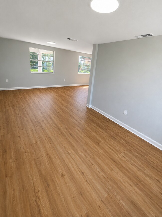 837 Lafayette Ln
