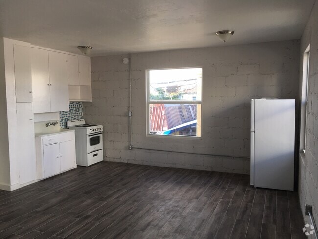 Building Photo - 240 NW 8th Ave Unit 2 Rental