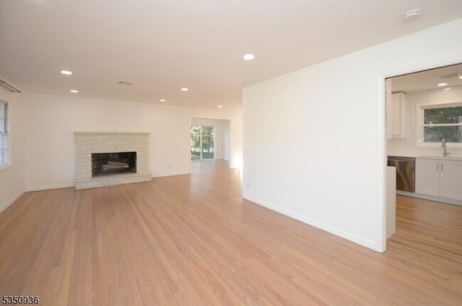 Photo - 58 Oxford Pl