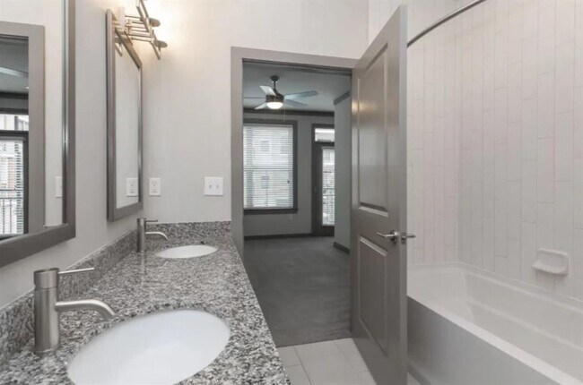 Photo - 185 Cliftwood Dr NE Unit 121