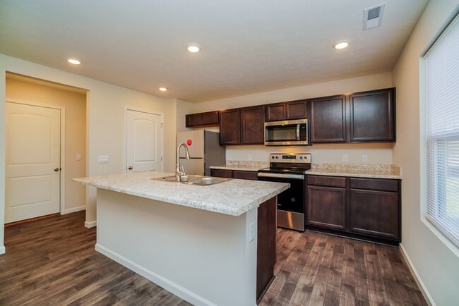 Photo - 2233 Woodson Dr