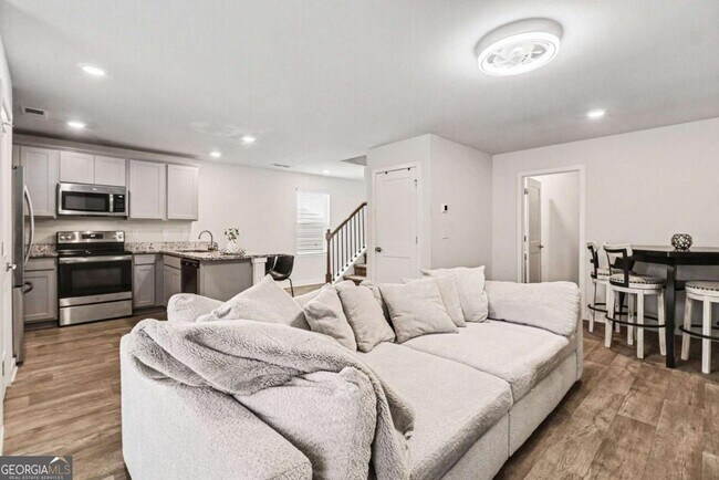 Photo - 3528 Station Dr