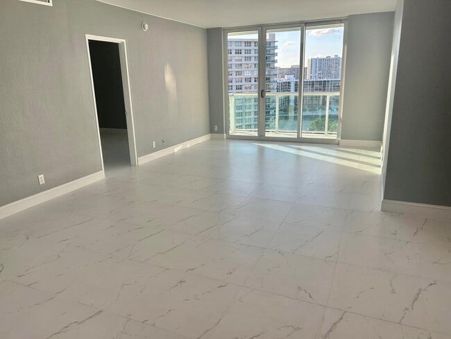 Building Photo - 3801 S Ocean Dr Unit 14p