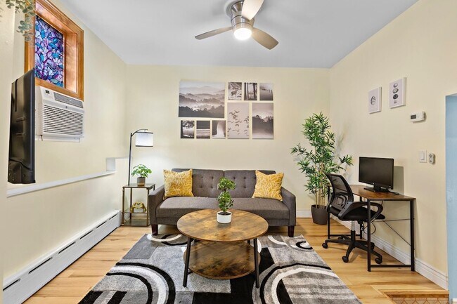 137 W 15th St