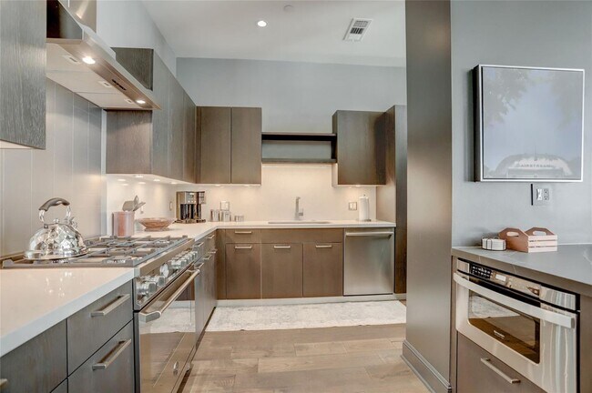 Photo - 1211 Caroline St Unidad 1706