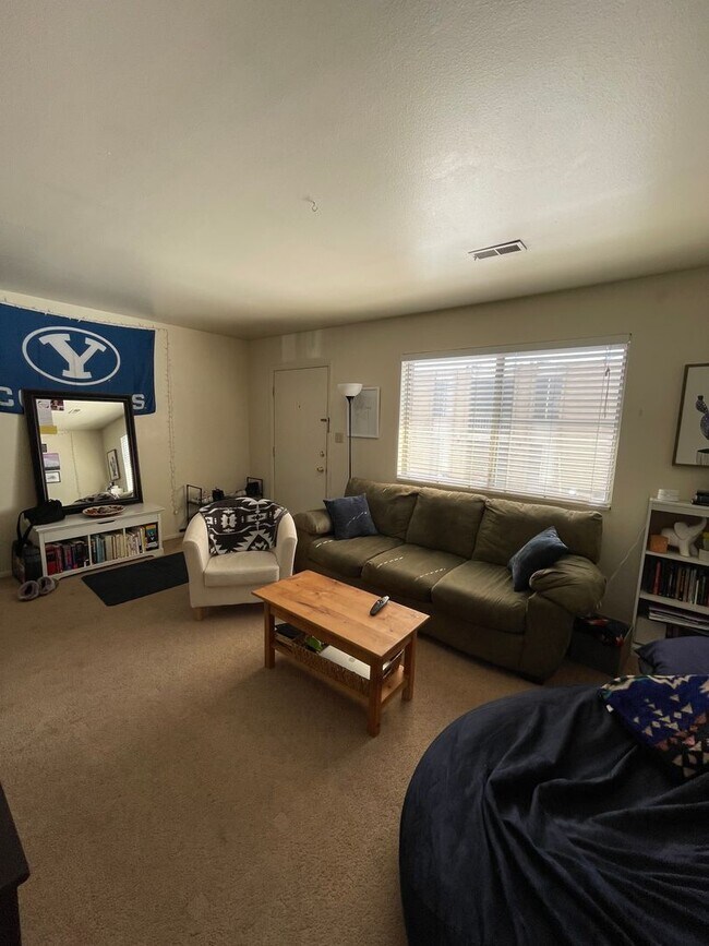 Photo - Upper Level 2 Bedroom 1 Bath Unidad 11