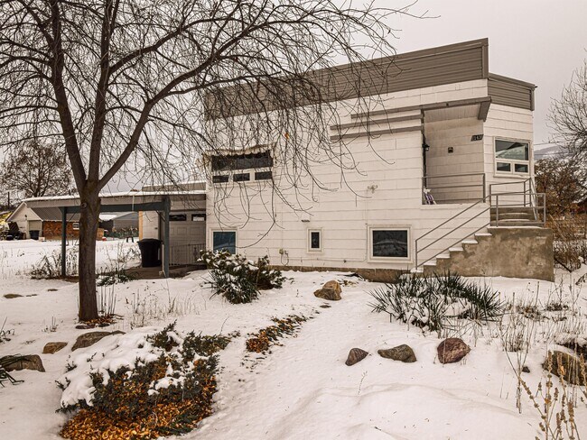 Photo - 143 S State St