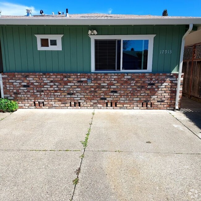 Building Photo - 17913 San Carlos Dr Rental