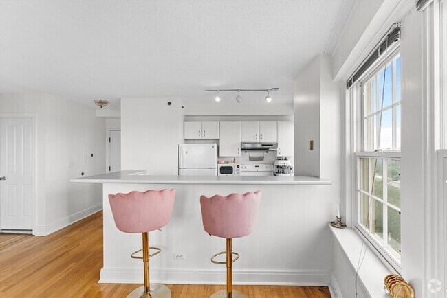 Building Photo - 534 Beacon St Unit 1005 Rental