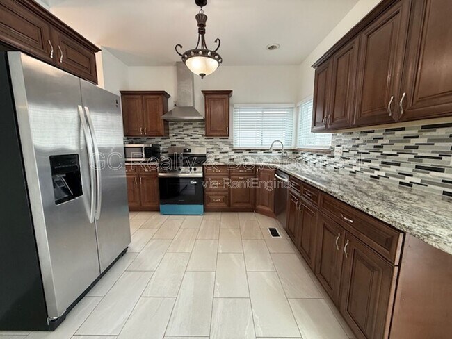 Photo - 885 Chelsea Ct