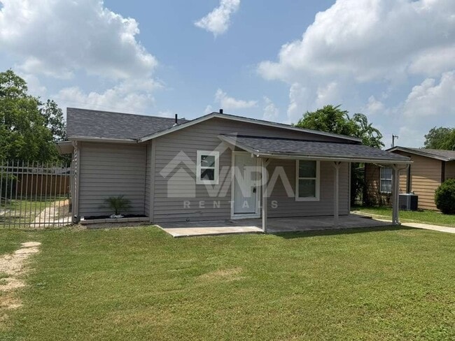 Photo - 242 Glamis Ave