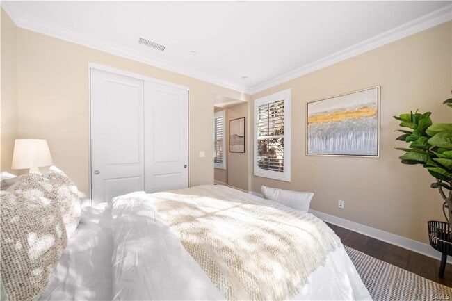 Building Photo - 74 Gainsboro