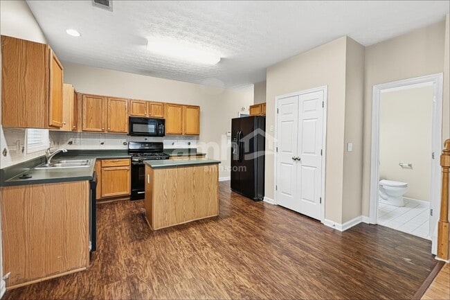 Photo - 834 Glen Abbey Dr