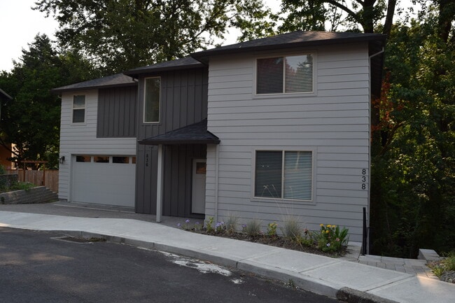 Welcome home! - 836 SE Linden Ct Unit 836