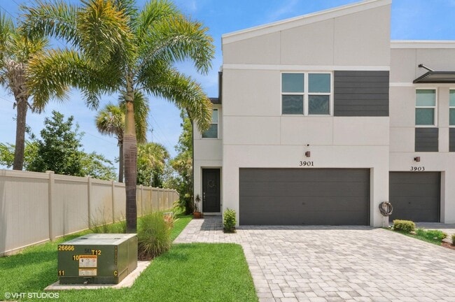 Photo - 3901 SE Mentmore Ln