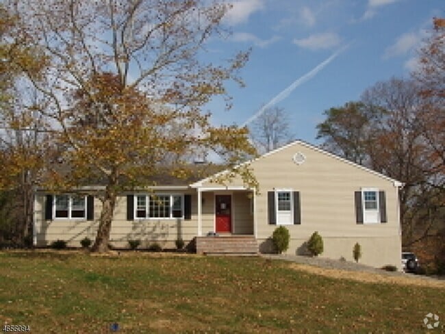 Building Photo - 1 Birch Dr Rental