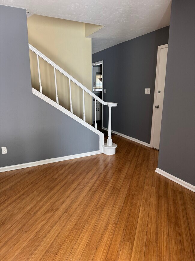 vestíbulo / entrada - 494 Teal Ln