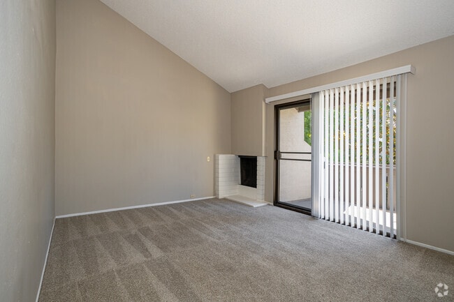 1BR, 1BA - 684SF