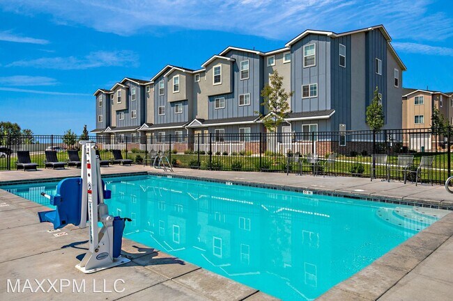3 br, 2.5 bath House - 4015 W Ski Hill Ln - 3 br, 2.5 bath House - 4015 W Ski Hill Ln