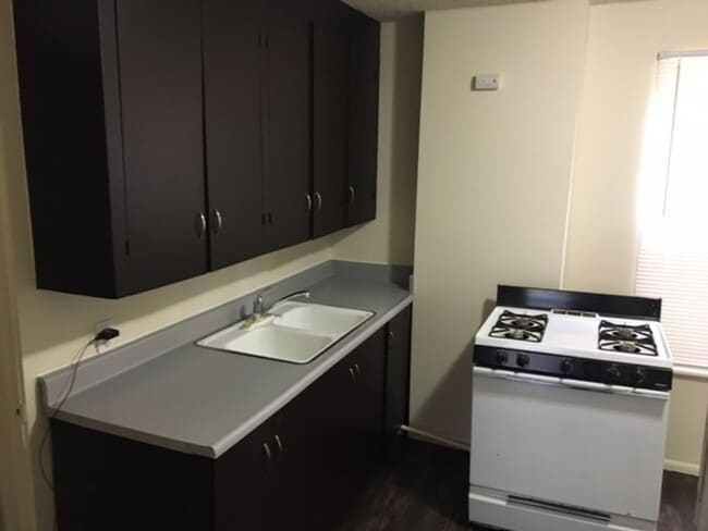 Building Photo - 560 S 600 E Unit 8