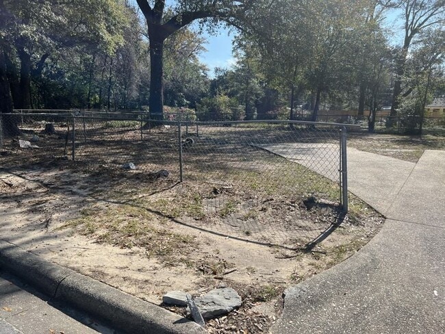 Photo - 401 S Booker St