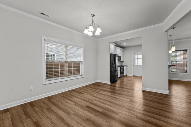 Photo - 824 Somb Moore Ways