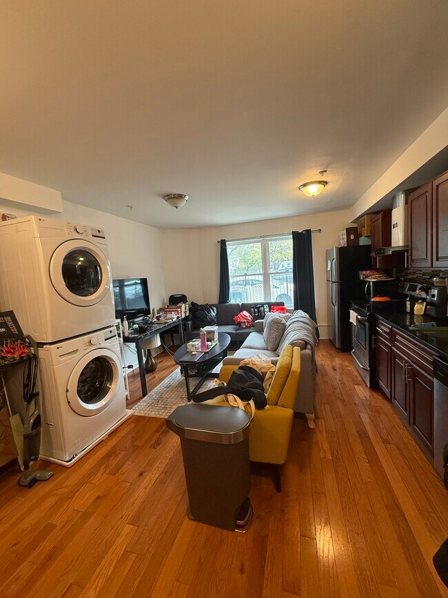 Photo - 3833 Baring St