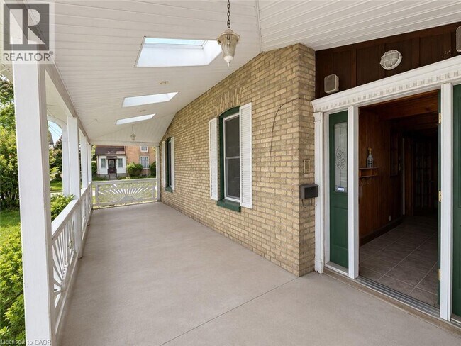 Photo - 62 Samuelson St