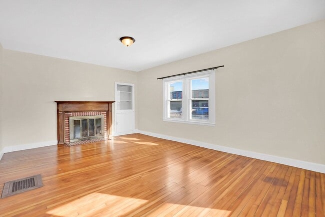 Photo - 157-159 Pleasant Street Unidad 157 Pleasant Street