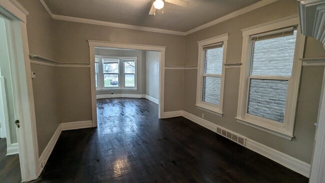 Building Photo - 536 Holbrook St Unit 1