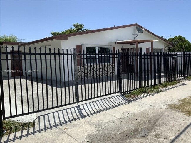 Building Photo - 11801 NE 13th Ave Unit 11801 Rental