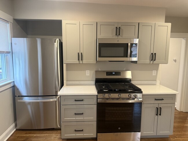 Building Photo - 138 Allen St Unit 1