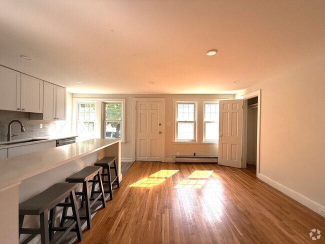 Building Photo - 5297 Washington St Unit 1 Rental
